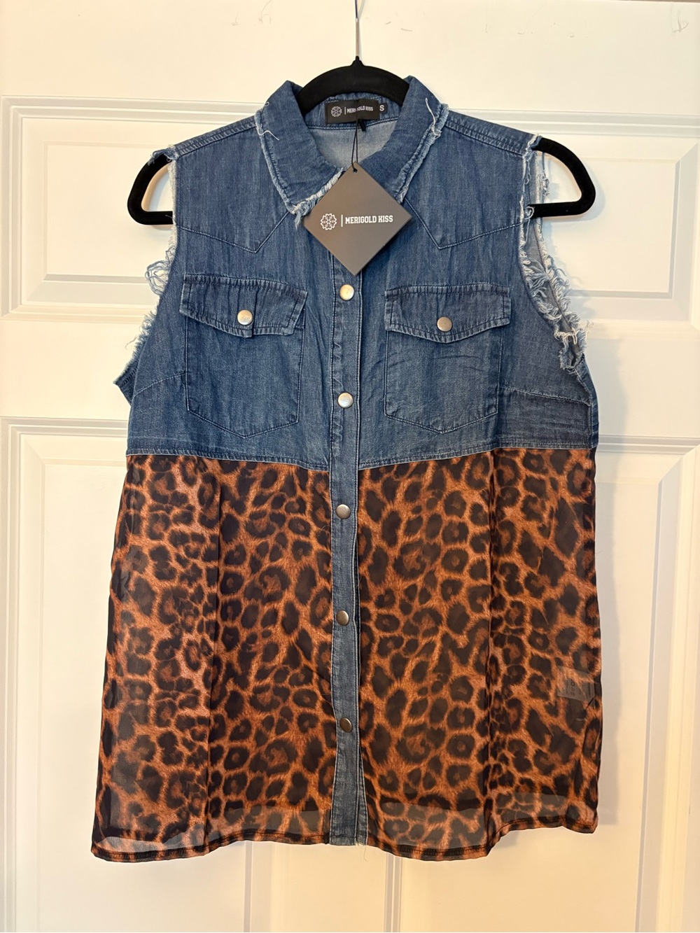 Kerboodle Kiss Sleeveless Denim & Leopard Print Button-Front Top - Blue/Brown